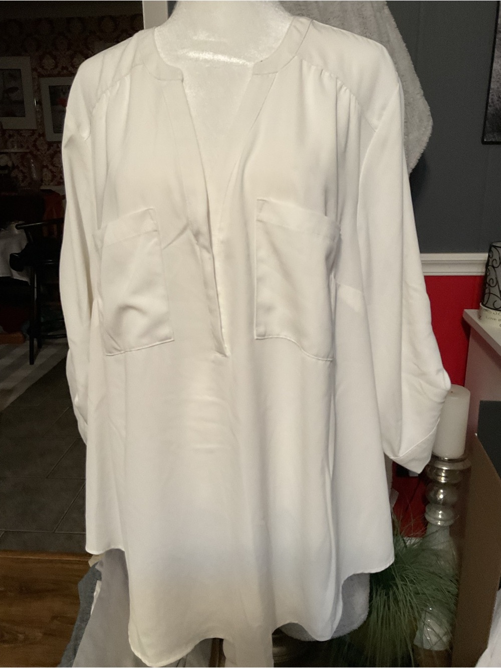 Torrid white Split-Neck Tunic Blouse with Front Pockets. Size 2 Plus Size 18/20